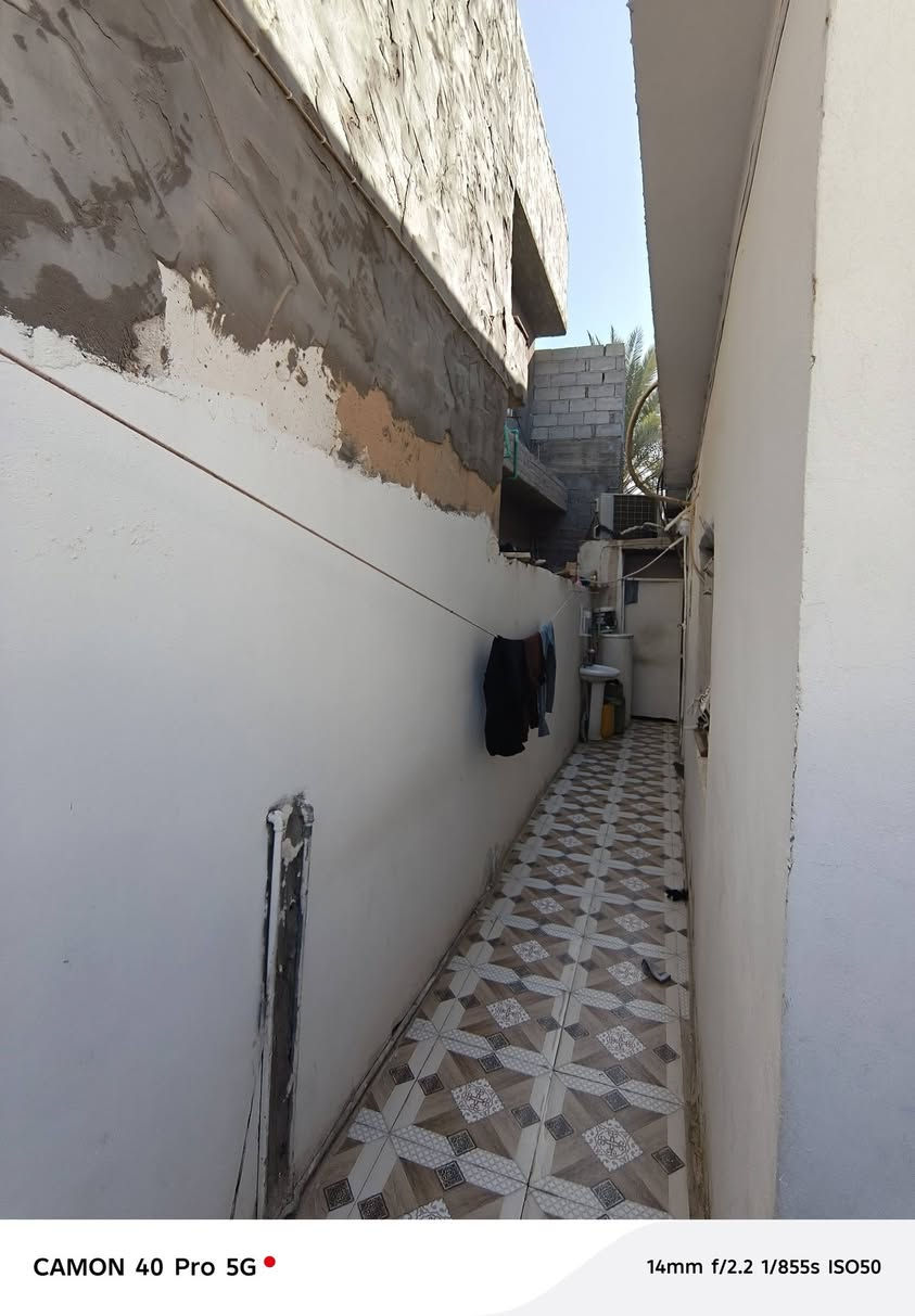 السلام عليكم ورحمة الله بيت للبيع قريب ع شارع الاطباء وقريب ع منتزه السلام  موقعه حلو مساحته 125متر السعر مناسب جدا لن مستعجل ع البيع الاستفسار للاتصال عل رقم ***********
