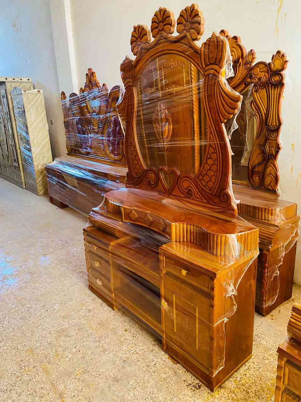 غرفة نوم عراقي مستخدم اخو الجديد وباسعار مناسبة شغل درجة اولى مرتب ضهر جرجوبة السعر 750 الف وبيها مجال للطيبين 
رقم الهاتف ***********
