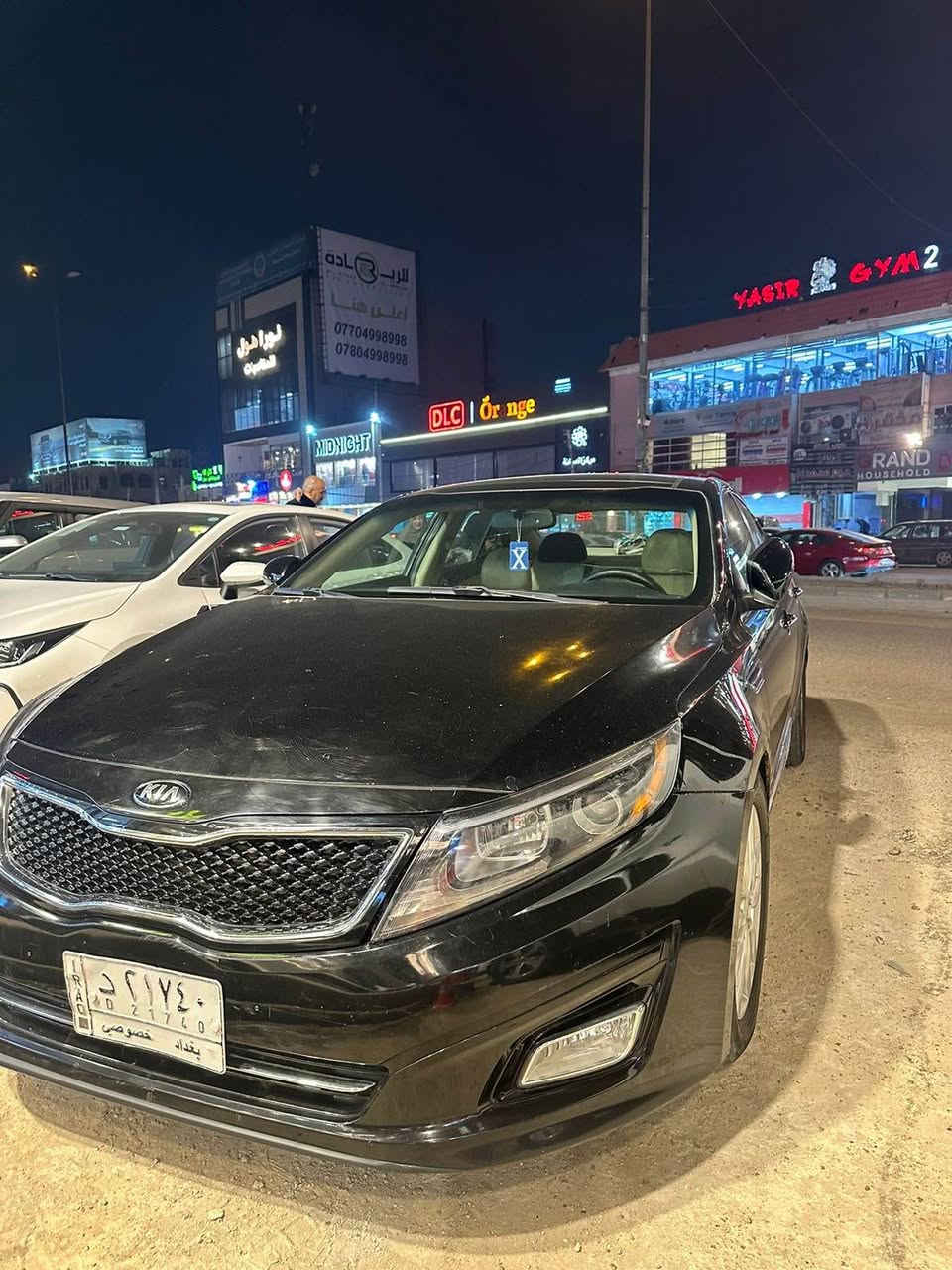 السلام عليكم اخوان كيا اوبتما موديل 2014  فول مواصفات السيارة بنراما كشنات جلد تدفئة وتبريد  كهرباء مري شفط حساسات وكامرة السيارة فول الفول 
ضرر السيارة بنيد مصبوغ وجاملغ امامي مبدل نفس الون بدون صبغ يعني قطعة وحدة تبديل وحدة صبغ فقطط وللعلم الجاملغ مبدل اصلي مطابق نفس الون مية بل مية 
علية ادامة كاملة السيارة شنو يخطر ابالك  صدر امامي خلفي تخم تايرات باتري  منضومة مي وبانزين كاملة مكملة 
السيارة مناقصهة  برغي. 
قفلهة قفلهة ٩٨ ورقة قفل 
*********** 
مكان السيارة بغداد حي الجامعة شارع الربيع بغداد, العراق
