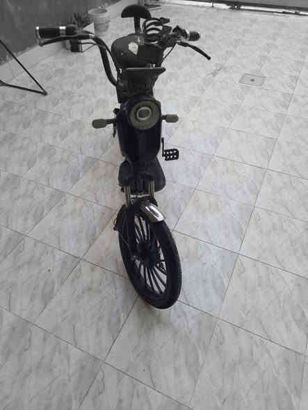 السلام عليكم
دراجه شحن للبيع 

بطاريه نص عمر 

مكاني بعقوبة  تقاطع ساده 
سعر ١٥٠ 

للاستفسار ***********
