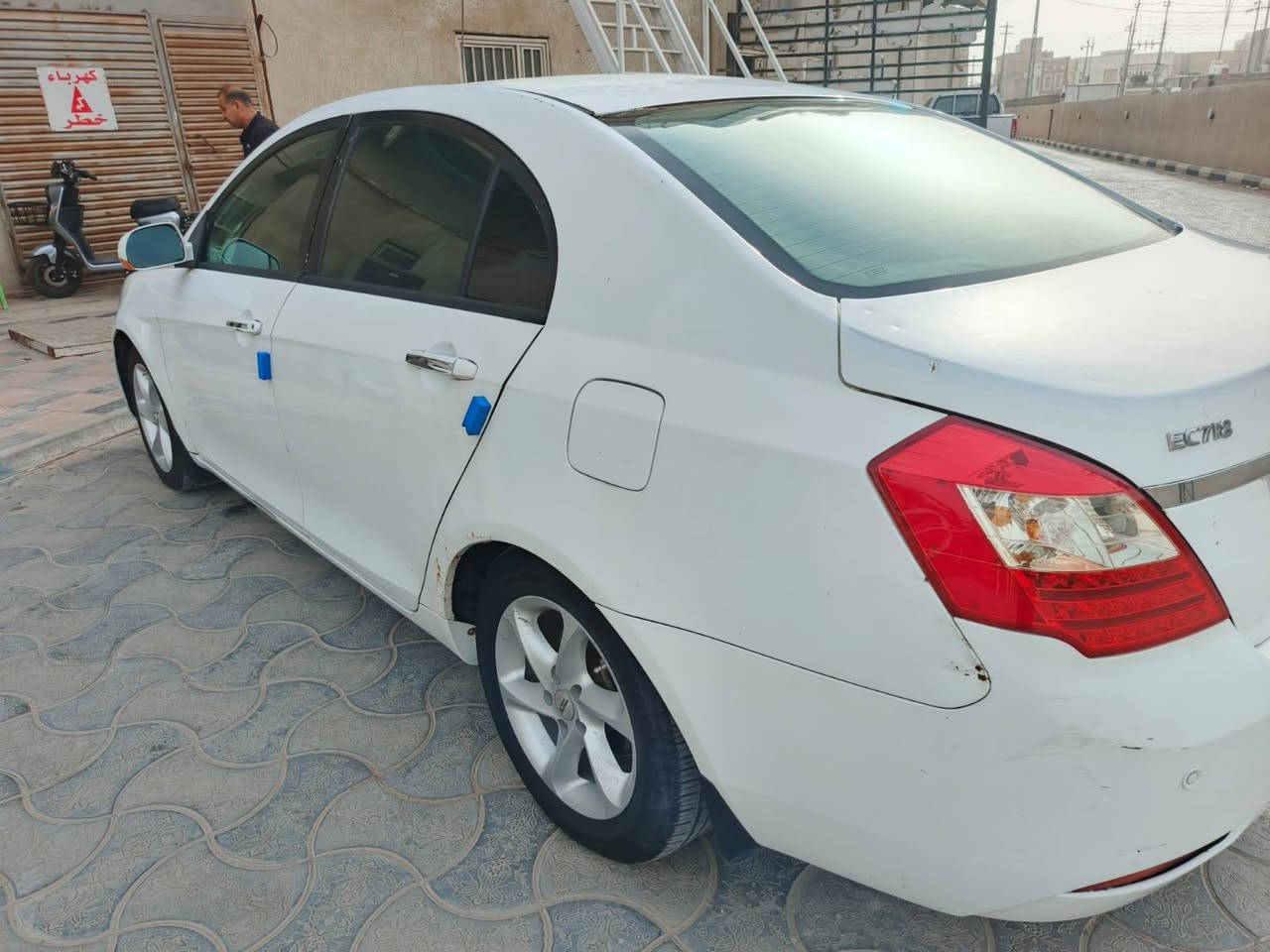 السلام عليكم
جيلي امكراند c7 2013
‏مكينه كير تبريد منضومه جديده 
‏كهربائيات كله شغاله 
‏بيه رشات صبغ مكفوله من الضربه 
‏سياره جاهزه سنويه ل 2034 رقم 
‏انكليزي الجديد بسمي مداور ثاني يوم 
‏السعر ٤٨ $
‏هاتف . ‪***********‬
ناصريه مركز
