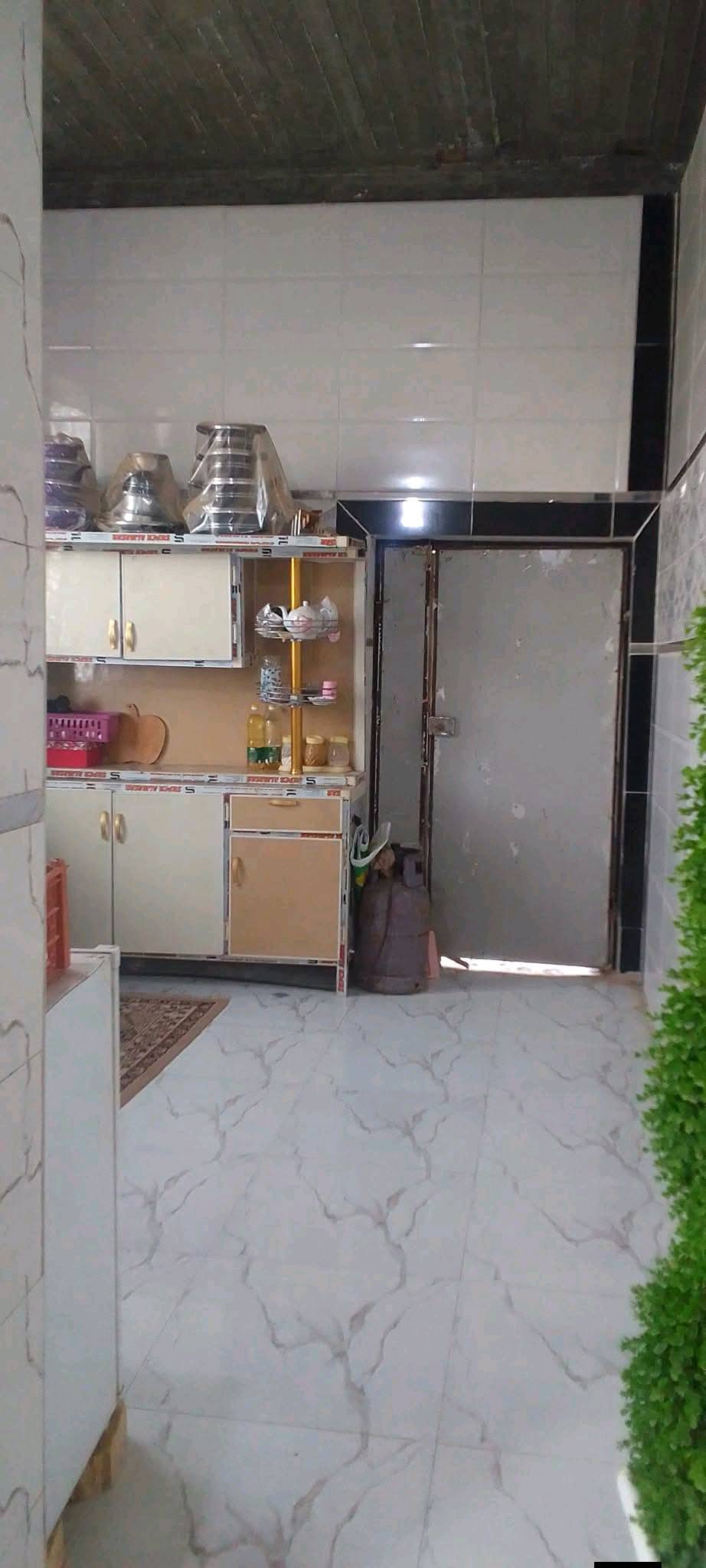 السلام عليكم بيت زراعي بالوركاء بمركز القضاء بحي الزهراء مساحتة 300 السعر تعال خاص وبي طابق ثاني كامل منها الوجهيه+ السعر ب 60 وبيها مجال اطيحلك