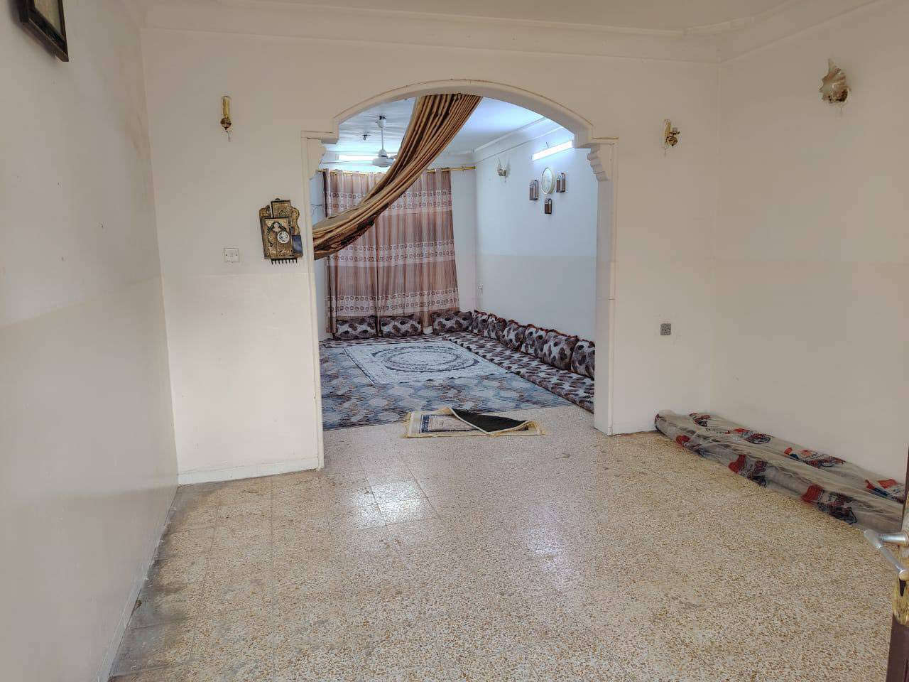 اعلان  16

دار للبيع حي السلام قرب سايدين معمل كاشي 

165م ( 20م✖️8.25م ) طابقين استقبال هول 5 غرف 

💲السعر على تلغرام 
https://t.me/walidhamo
🏢 مكتب النجمة للعقار
📍 الموقع: بعويزة – قرب محطة السادة
📲 ***********
📲 ***********
