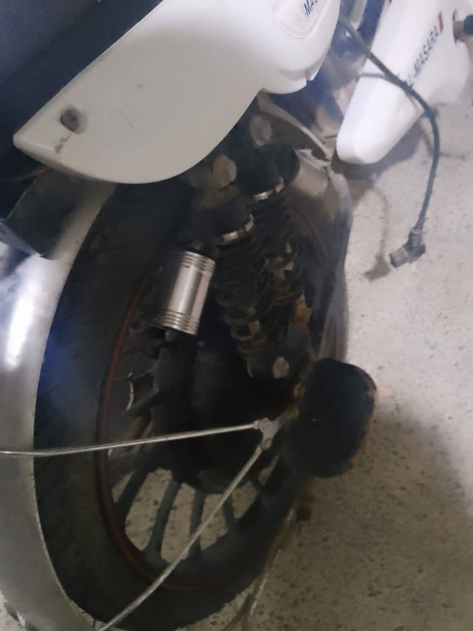 للبيع بايسكل شحن اربع بطاريات بس يرادله ترتيب شويه بطارياته زينات اسعر 200 الف وبيه مجال العنوان الرمادي الورار الشقق الحجريه رقم الهاتف ***********
