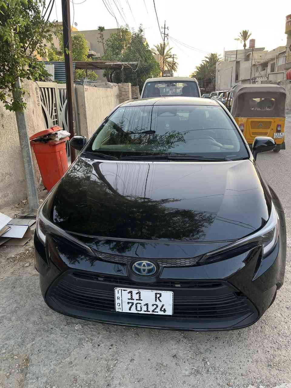 السلام عليكم كورلا هايبرد 2024  حادثها بس جاملغ وبنيد السياره طابه تعمل وتسير تبريد الشركه لا لغد لا شاصي خير من الله السياره بيها رادار امامي السياره كامله لاخر شي  معروضه اب145  مكانها الدوره وهذا رقمي ***********
