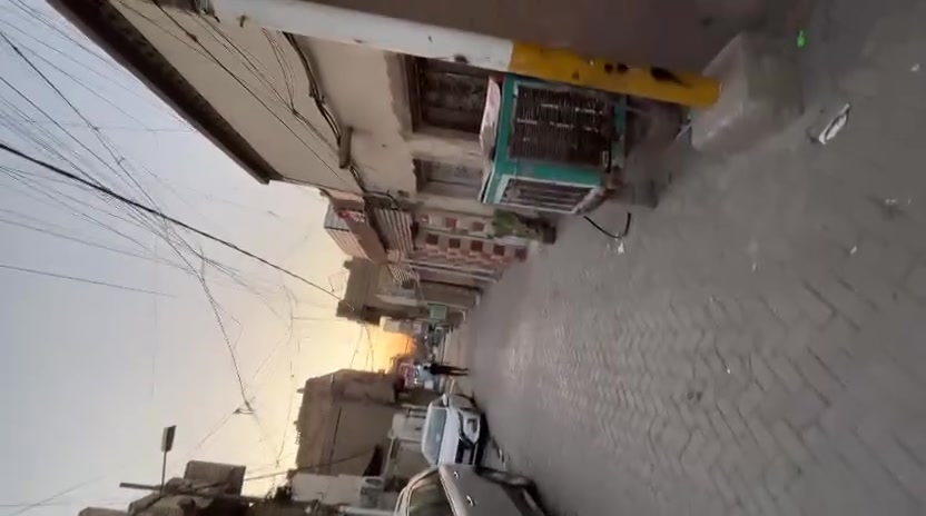 السلام عليكم بيت للبيع ق 22 ثاني فرع من تقاطع السفارة يحتوي على 4 غرف نوم وصحيات وحمام ومطبخ واسواق الببت بناء قديم بس ينسكن بي السعر 200 مليون وبي مجال
للتواصل ***********
السلام عليكم بيت للبيع 144 متر  ق 22 ثاني فرع من تقاطع السفارة يحتوي على 4 غرف نوم وصحيات وحمام ومطبخ واسواق الببت بناء قديم بس ينسكن بي السعر 200 مليون وبي مجال
