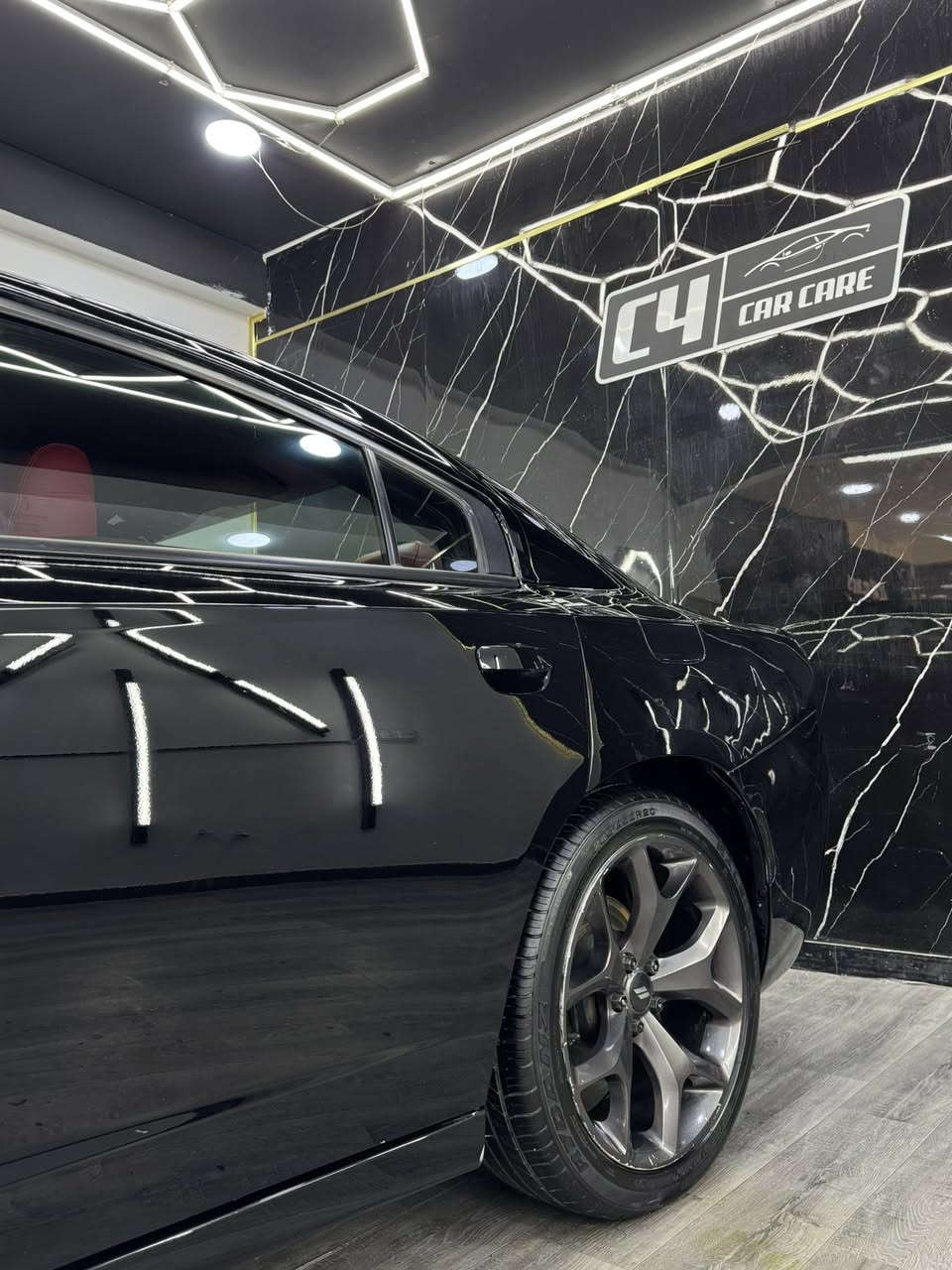 سلام عليكم للبيع جارجر 2017 اسود sxt رقم اربيل بسمي تحويل مباشر
موصفات 
محرك 6 سلندر 3600
تو ويل 
شاشه كبير 
حساس خلفي 
كار بلي 
نظام صوت الباين 
كشنات حضن تدفئه 
ويل ٢٠ 
سياره عليه نانو سيراميك ضمان 
ماشيه ١٢٠ 
مكفوله من شاصي ولغود 
بيه بنيد مصبوغ اصلي تغير لون مال تحديث 
وبيه جاملغ خلفي وره سايق صبغ وباب عكس سايق كلير امريكا 
مكاني بغداد سعر 185 ورقه وبيه مجال بسيط
رقم ***********
