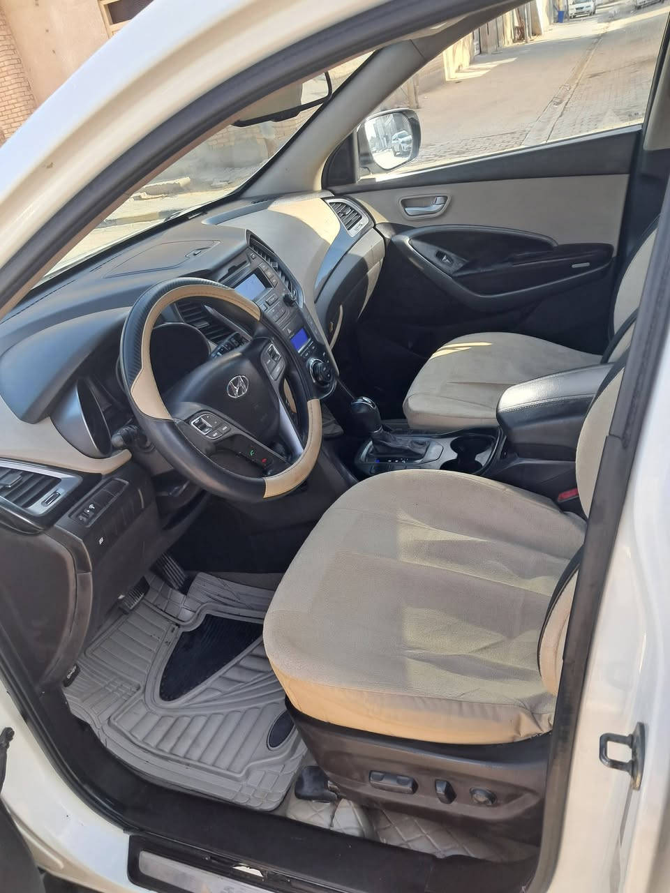 *********** السعر ١٣٣
سنتافي ٢٠١٤ خليجي 
 ٤ سلندر محرك ٢٤٠٠ دوش
 ٧ راكب 
سويجات شركه  عدد ٢
فول تحكمات ستيرن
كامره خلفيه  حساس 
لد امامي خلفي
تبريد ثلج ٣ قطع
 سيارة مكفولة من الضربة القوية
بيها صبغ بصيط بل دور الجاملغ ورة السائق وبارد
مكاني نجف
