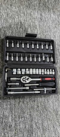 مجموعة عدد قيمه واخذ هيه والتوصيل بس لاتكسر قطع اصلية 07703802473