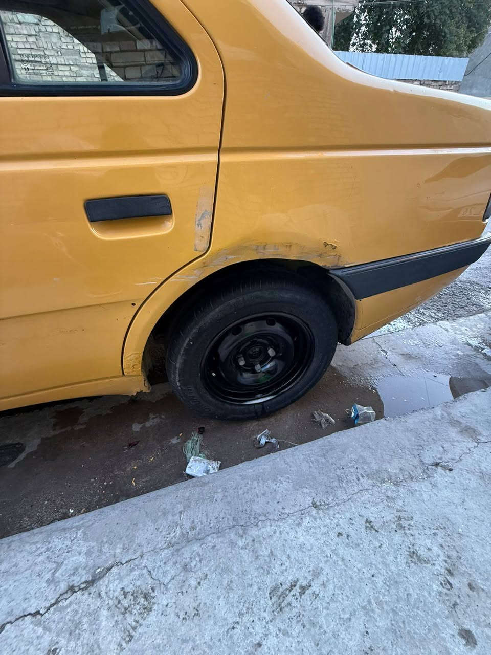 السلام عليكم
بيجو لميس ٢٠١٦ گير مكينه نضيفات 
تخم تاير جديد غرفه نضيفه السياره يرادلها ترتيب 
بيها بارد بل بنيد قليل كلش وبارد بل چاملغ صفحه السايق كلش قليل  
العنوان بغداد الكرخ ***********
