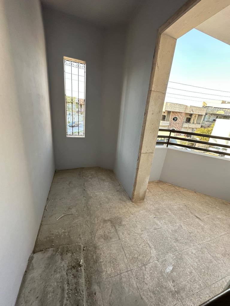 دار للايجار في حي المالية موقع مميز
مساحة 150 متر طابقين
غرفتين + هول + مطبخ حار وبارد ومخزن+ منورين + صحيات + كراج كبير

المطبخ مجهز بكاونترات 

للتواصل  ‭‏‪*********** موصل, نينوى
