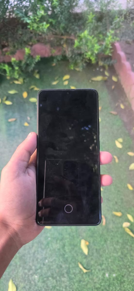 بوكو X6 برو ذاكره 512 جهاز بدون ملحقات وجهاز وكاله ممبدل بي قطعه فقط هاذ الظهر بي نقش من ورا الكفر 120 فريم السعر تواصلو مع هاذ رقم *********** ولا يوجد توصيل
