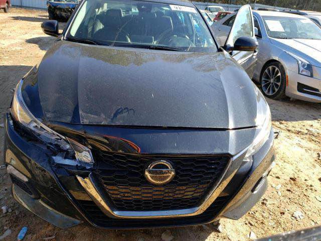 السلام عليكم. نيسان التما 2022 بصره معوقين ماشيه 126 سياره كلش جديده ع ايدي دخلتها ورقمتها صور الحادث موجوده فقط حادثها مابيها غير الحادث 
سعرها (138). بيها مجال 
رقم الهاتف 
(***********) البصرة, العراق
