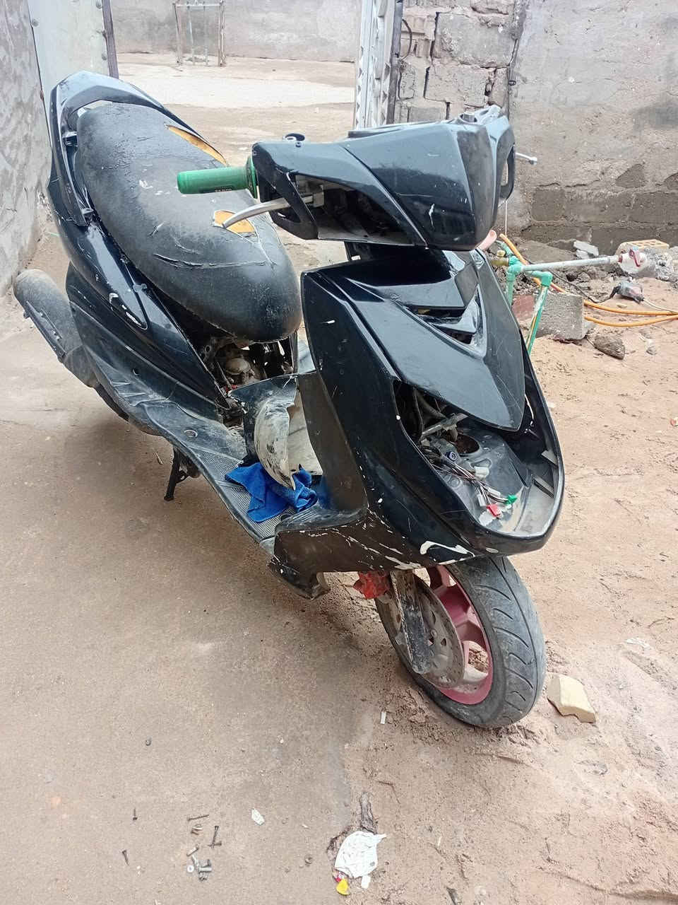 سلام عليكم من رخصه مدير الكروب دراجه سكنس فحل ابيض شغاله محرك كهربائيات كله شغال دراجه سوده شغاله بس متروكه فكيوم ميشتفل  مكاني محموديه


**إذا كنت صاحب هذا الإعلان وتريد حذفه لأي سبب، رجاءا أرسل رسالة إلى الدعم الفني**