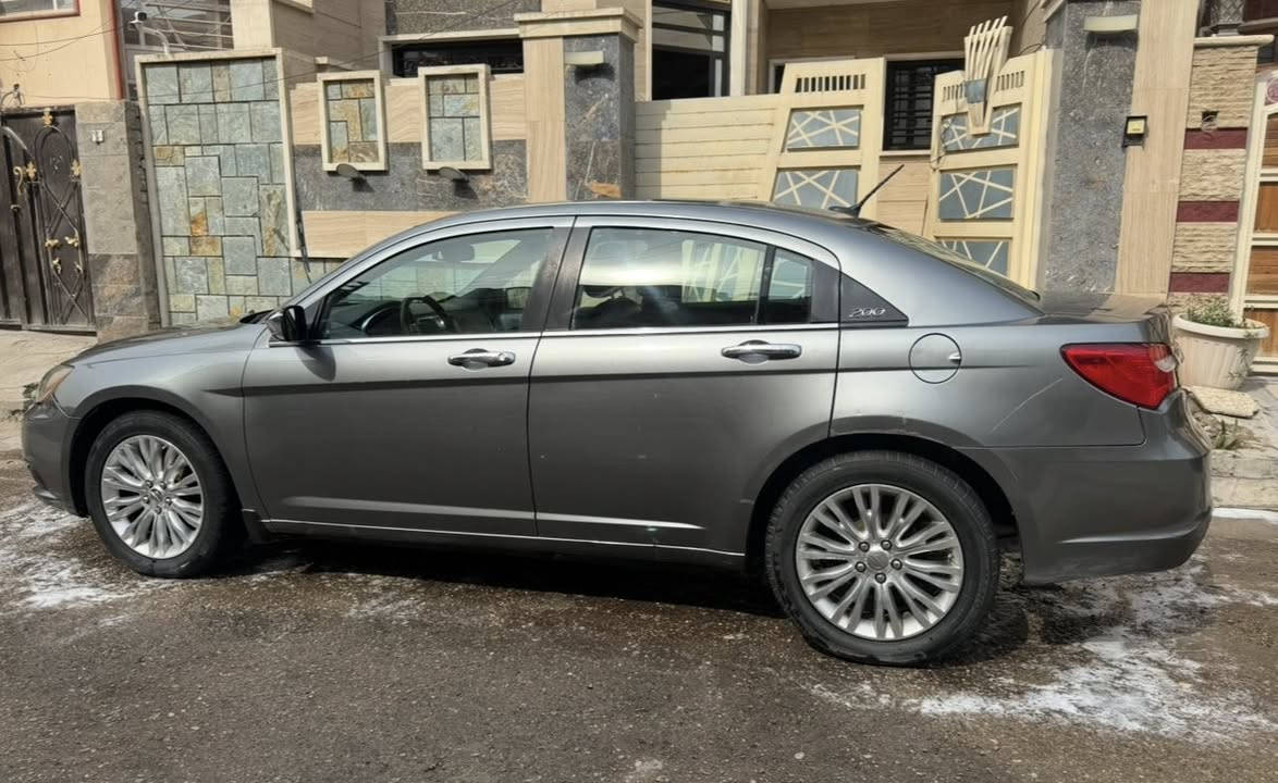 السلام عليكم
للبيع سيارة كرايسلر C200 موديل 2011 
محرك 2400 ، السيارة بدون حادث . بيها جراد بالقمارة وملاحظات بسيطة بالگشر موضحة بالصور ، سنوية بأسمي ل 2027 
محرك وگير وتبريد خير من الله وصار 4 سنوات عندي السيارة وعلى ايدي 
السعر 78 ورقة 
مكاني بغداد الكرادة ساحة التحريات مقابل مطعم اجنحة ومشويات ابو 
طيبة 
بغداد _ حي الحسين قرب خدمي شارع المطار 
الرقم ***********
