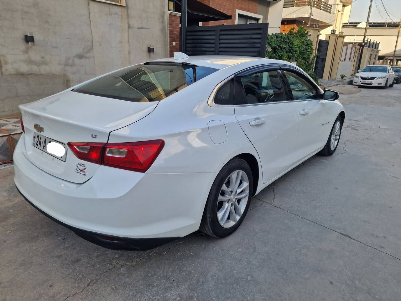 ماليبو لون ابيض مواصفات Lt موديل ٢٠١٦ رقم دهوك دولي سنويه وارقام وهزه جديد محرك وكير وتبريد وصدر وتايرات كلهم بشرط..ترايك وين يعجبك بيها مكانات صبغ وبجم كبس بدون دواخل حادث امريكا فقط..مكان السياره موصل ايسر ***********
