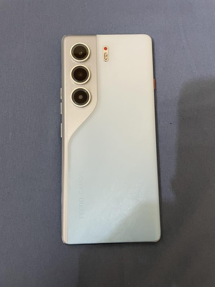سلام عليك
عندي جهاز Tecno Camon 40 Pro
ذاكرته 256 جهاز صارلي يومين من مشتريته ملحقاته كلهم وياه سعره375 وبي مجال 
ايفون 11 عادي اخو الجديد مبدل شاشه بس اصليه اما الجهاز كله شغال و نضيف ذاكرته64
للتواصل :***********
العنوان بغداد الدوره
