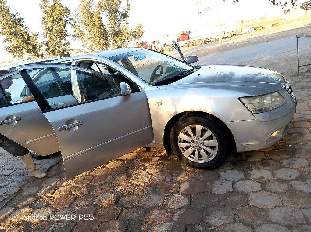 سوناتا 2009
محرك كير مكفول جديد 
حجم المحرك 2000
وارد كوري 
مكفوله من  الصبغ والحادث
وجود طخات بسيطة وتكحيل 
الاستفسار ***********
