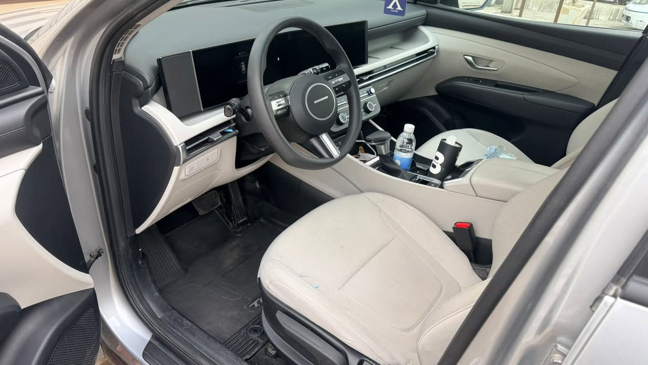 سلام عليكم 
توسان 2025 امريكي مكينه 2500 جي دي اي
رقم بغداد بسمي تحويل ثاني يوم 
ماشيه 8000 حاليا 
حادثه موضح بلصور تبديل قبق جنطه وشويه من وتعديل بل جاملغ الخلفي فقط بدون دواخل بدون ايرباك
السياره نضيفه بمعنه الكلمه وتعميره درجه اواى 
سعرها ١٩٥ وبيه مجال حك الجيه
مكانه شعب شارع الصحه 
***********
