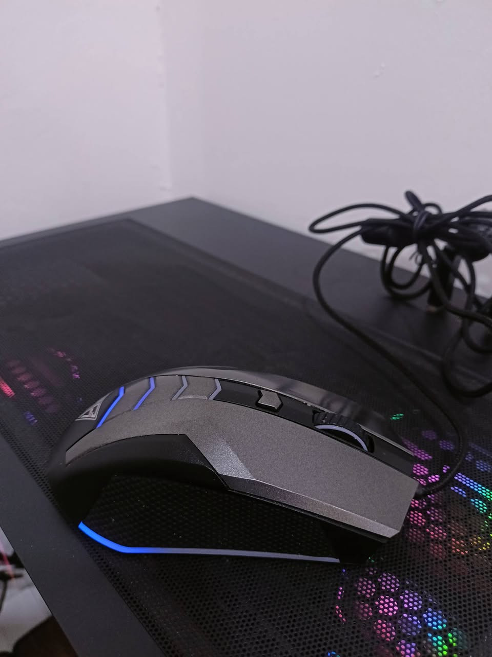 للبيع ب20
موس مستخدم. قليل السلام عليكم شباب.. عندي ماوس ألعاب (Gaming Mouse) نوع iNSiST DM 8800 مستخدم ونظيف جداً وحاب أبيعه.
مواصفات الماوس:
الحساس (Sensor): PMW 3325 (دقيق جداً وما يقطع بالألعاب السريعة).
الأزرار: سويتشات Omron أصلية تتحمل ضغط قوي.
الإضاءة: RGB ألوان متعددة وشكله كلش حلو بالليل.
الأداء: ممتاز لألعاب الـ FPS (مثل ببجي وكول اوف ديوتي) والـ MOBA.
الحالة: نظيف وشغال 100% وما بيه أي عطل فني.
الملحقات: العلبة الأصلية موجودة (مثل ما موضح بالصورة).


**إذا كنت صاحب هذا الإعلان وتريد حذفه لأي سبب، رجاءا أرسل رسالة إلى الدعم الفني**