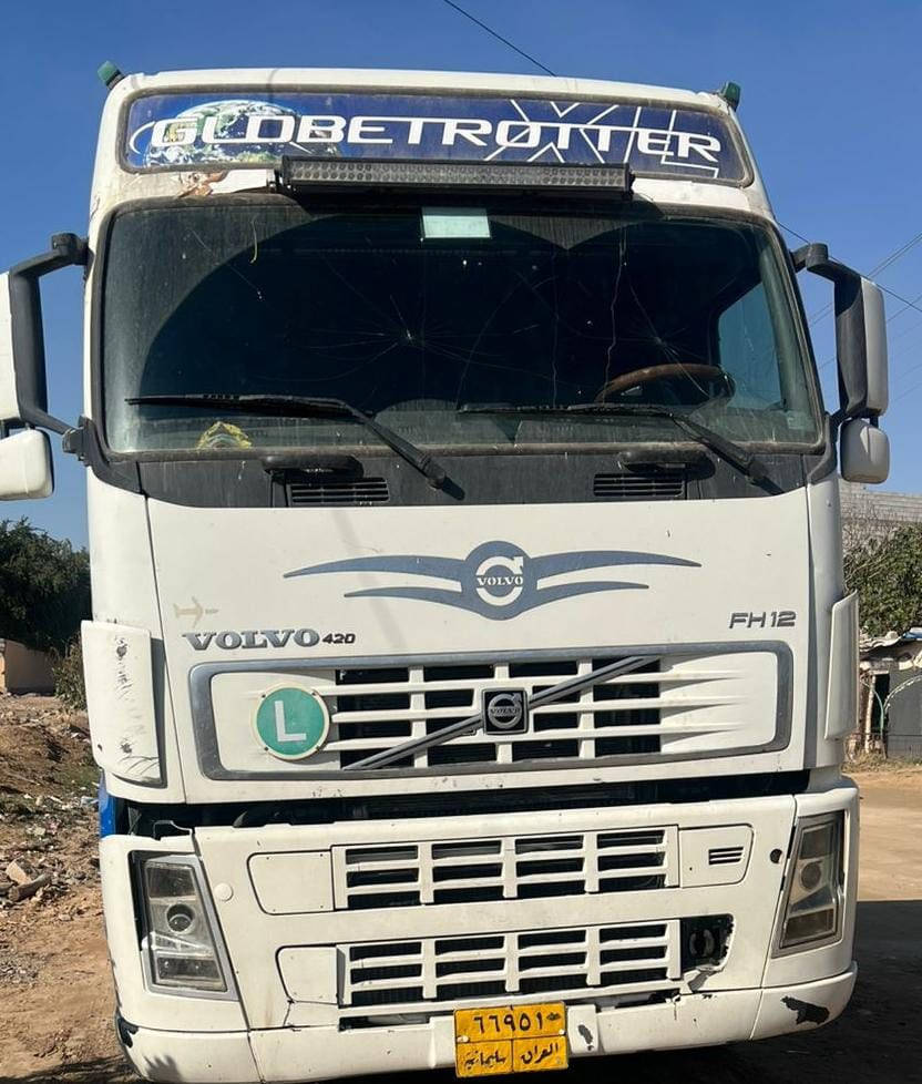 سلام عليكم فالفو 2003كير عادي مسجل فلات 36طن رقم سليمانى مكفول كفاله عامه شرط التحويل ***********
