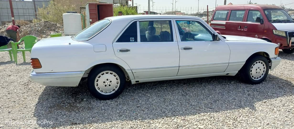 *للبيع مرسيدس 300 رئاسي*

*المواصفات:*
- موديل: 1988
- رقم: بغداد انكليزي 
- مشروع وطني
- سنوية لل 2027
- شرط تتكاتب مع المالك الشرعي
- كير، محرك البلاديات ، سبير كهربائيات، دواخل: شرط شركة
- تخم تاير جديد
- حدادية نظيفة مع دبلات وباقي ما يتعلق بالحدادية الامامي والخلفي جبتهن بالجنطه الشراي اذا يريد يشدهن 
- سنتر لك
- صبغ مكانات ابيع مصبوغة مكفوله من الضربة القوية والعيب الشرعي 
- السيارة تعجب الشراي
- كتلوكات السيارة موجودة
- اريل × 2 كهربائي على السويج 

*المكان:* واسط، صويرة

*السعر:* 65 وبيها مجال

*للاستفسار:* ***********
