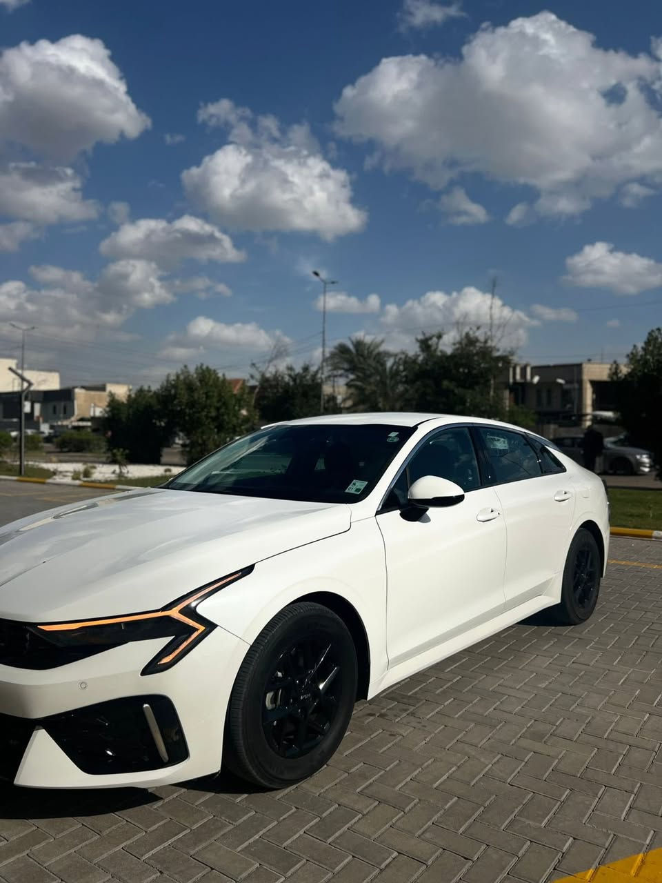 كيا كي فايف 2025 شكل جديد k5

محرك : 2500 تنفس طبيعي مرغوب 

بعدها زيرو سياره ع مشي اميركا 11 الف 

مواصفاتها 

بصمة 
تشغيل عن بعد 
بصمه ابواب وبصمه جنطه 
لد امامي وخلفي 
عدسات زنون 
نقاط عمياء 
شاشتين دشبول متصل 
عدادات ديجتل 
تبريد ومسجل شاشه منصل 
حساسات 360 درجة 
سايد بريك كهربائي 
اوتو هولد 
تحكم مود درايف 
فول تحكم ستيرن مع قياده ذاتيه 
رادارات امامي خلفي وجانبي مع اوتو ستوب 

سياره حادثها جاملغ وبابين جهة الصدر 
بدون دواخل ابد وطرف بنيد صبغ 
دخول جديد وتحويلها مباشر 

عنوان : الكاظمية جكوك 

السعر 185$

الاستفسار واتصال :***********
