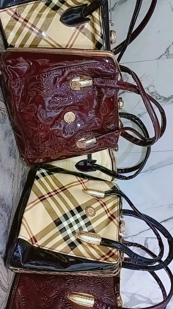 جنط نسائيه ٤ الف اثنين ٧ الف متوفر توصيل


**إذا كنت صاحب هذا الإعلان وتريد حذفه لأي سبب، رجاءا أرسل رسالة إلى الدعم الفني**