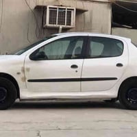 بيجو 206موديل 2001رقم بغداد انكليزي مابيها اي نقص كير مكينه تبريد بيها...