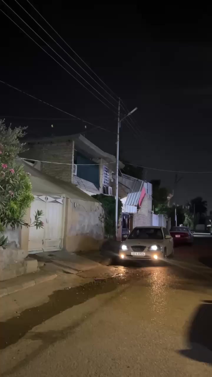 انترا 2001 رقم بغداد
سنويه منافذه  جاهزه من كلشي نقصها بس تبريد  مكان سياره ديالى  ومراوس حسب القناعه 

***********

السعر ٥٢ وبيها مجال
