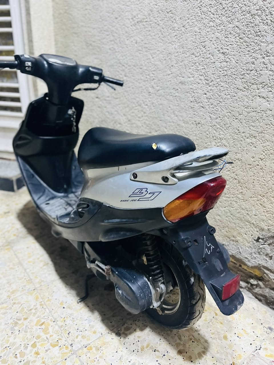 السلام عليكم دراجه للبيع يوماها تسعه زروف دراج صاوله طالعه من الوكيل تقريبا ٦ اشهر ال دراجه نضيفه لا مفتوحه ولا هاي الدراجه أوراق ميسان رقم الهاتف ***********
