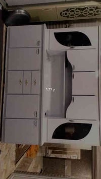 كاونترات خشب عدد ثنين سعر الواحد ٣٥٠ نظيفات جداً بدون سنك.07706654887