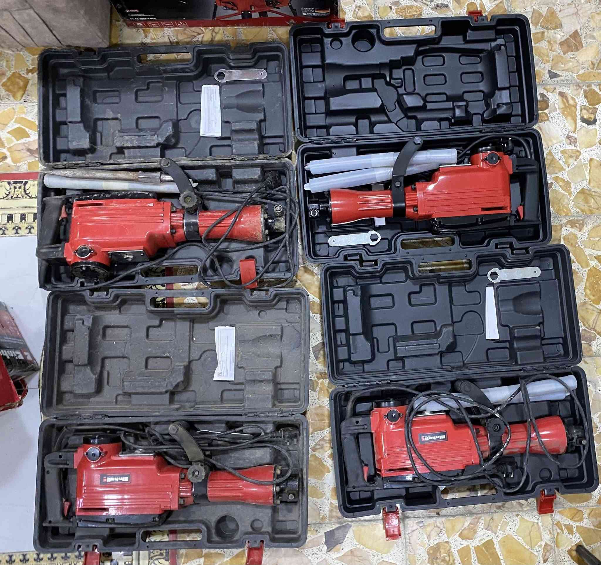 اسلام عليكم اخوان غراض باله الماني اصلي ادريلات و كوسرات و كبريسرات التفاصيل بل صور هنه كلهن و اخوان اذا تريد جمله سعر يختلف و اذا تريد مفرد سعر يختلف عنواني بغداد للستفسار اتصل على الرقم ***********
