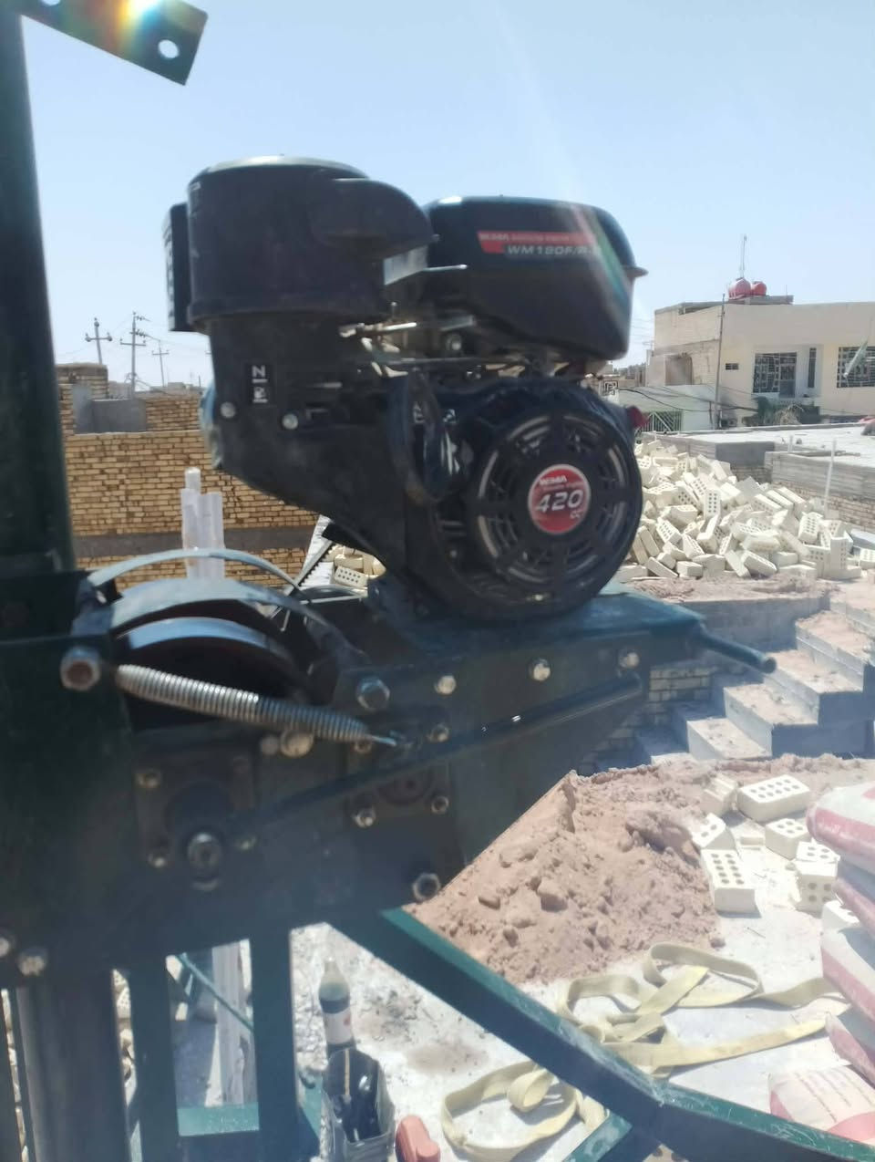للبيع ونج جديد مشتغل جم شغله الماطور 16 حصان  السيم اربعين متر ويا 3 عرباين السعر 1500 المكان نجف تاخذه شرط التصعيد.  ***********///***********
