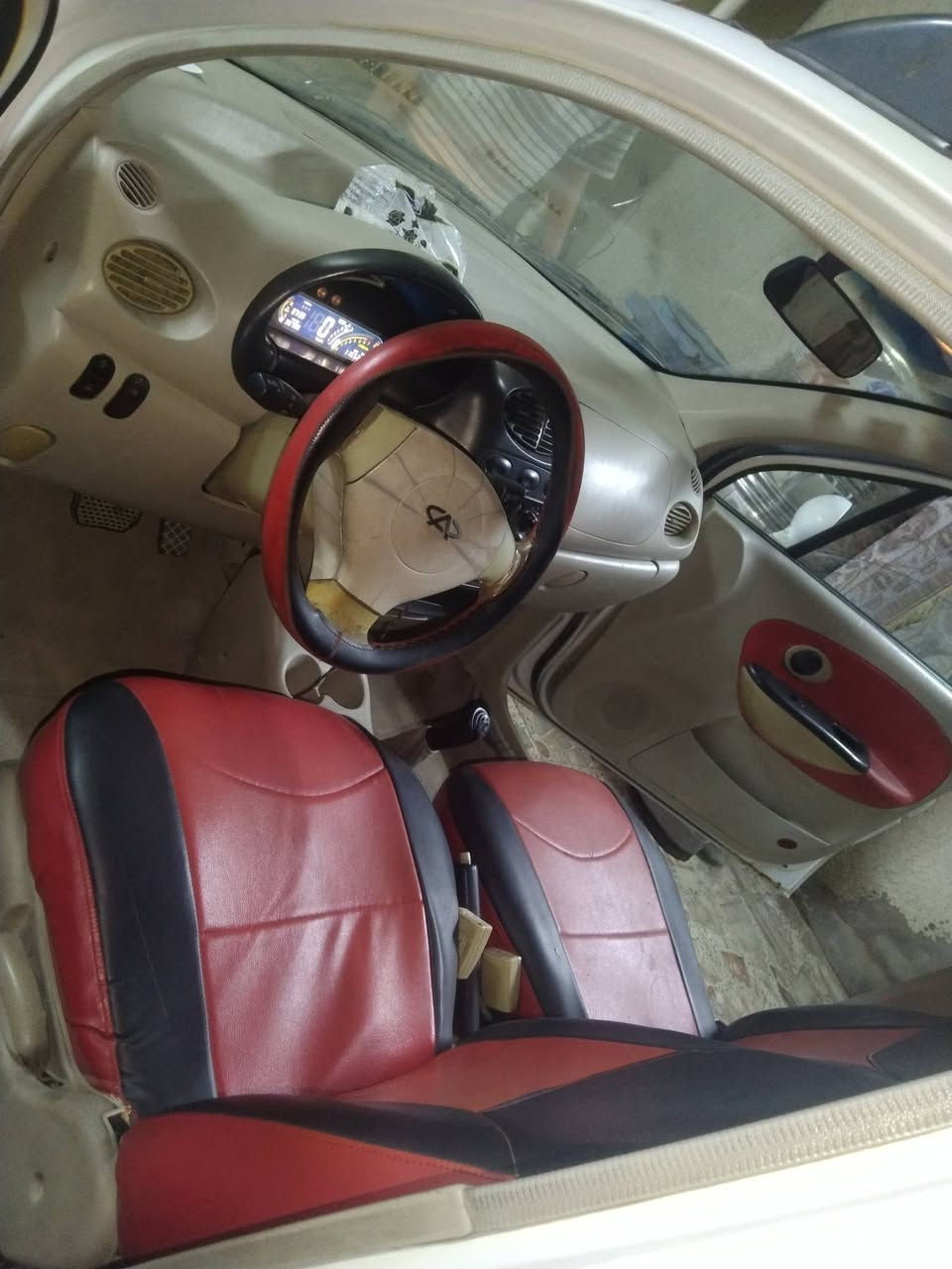 كيو كيو للبيع 
مديل 2013 
رقم بغداد
مكفوله جديده مابيهه كل نقص شرط لفحص 
التحويل موجود 
رقم انكليزي
للاستفسار اتصال على ***********
مكاني بغداد
