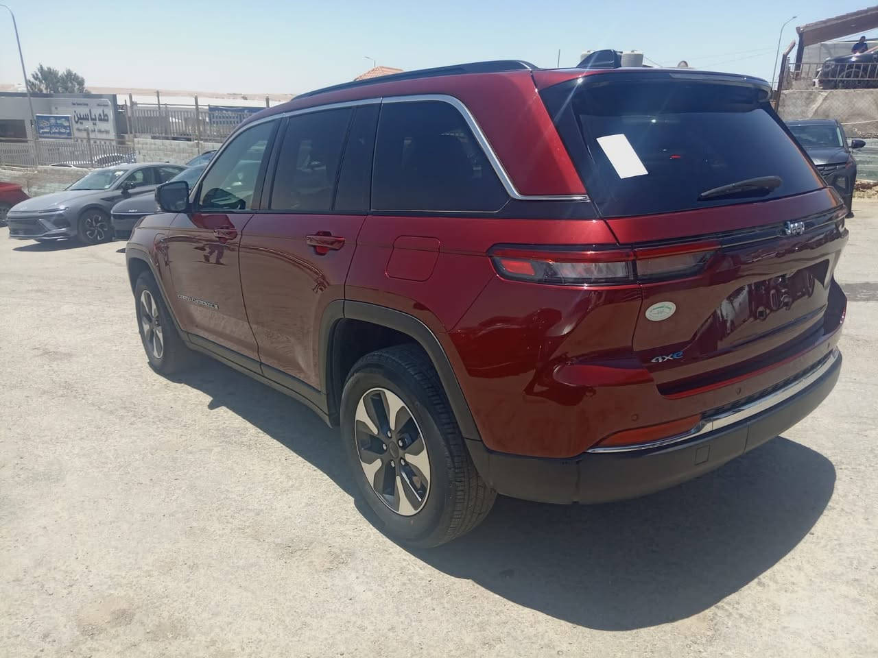 بسم الله الرحمين الرحيم.                                 

نوع السيارة🚘✅ جيب كراند شيروكي هايبرد   الموديل 2024. 
  نوع الوقود / بانزين/هايبرد/ شحن كهرباء                  

السيارة موجود ✅بالاردن  🚗المنطقة الحرة الزرقاء                    

الضرر تصليح بارد خفيف ✅بدون ارباك  🚘السيارة تشتغل وتمشي.   

الاستفسار او التصال  على الرقم  ‭***********‬             

او مراسلة واتساب على الرقم الاردني 00962797080658. 

عنوان المعرض🛣️🛣️⬅️شارع 18 شمال المنطقة الحرة🚗🚗 
                         
 ملاحظة 🚘🚘🚗🚗🚗السيارة مكفولة من الصبغ🚦🚦🚗🚗( السيارة تدخل على كتاب شهداء)
