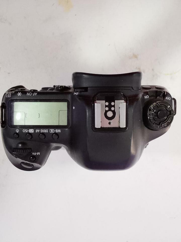 بدي كانون 5D مارك فور للبيع
ملحقاته 
بدي 
كرب 
بطارية 
شاحنه 
جنطة 
ملاحظة / الكامره بيه خط ازرق بالزاوية مايأثر لا على فيديو ولا على صوره 
مكاني بابل 
التوصيل مجاني 
للأستفسار والاتصال 
***********
