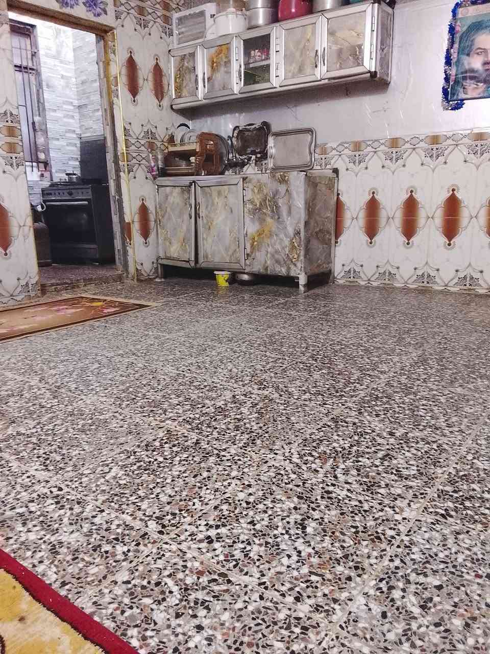 سلام وعليكم بيت للبيع 100متر حي دجله سعر 32بي مجال مي مجاري كهرباء بي فول مواصفات خطين كهرباء سحب ***********
