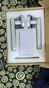 للبيع قفل باب ذكي زجاج وخشب  باسعار مناسبة التواصل 07869609626 واتساب