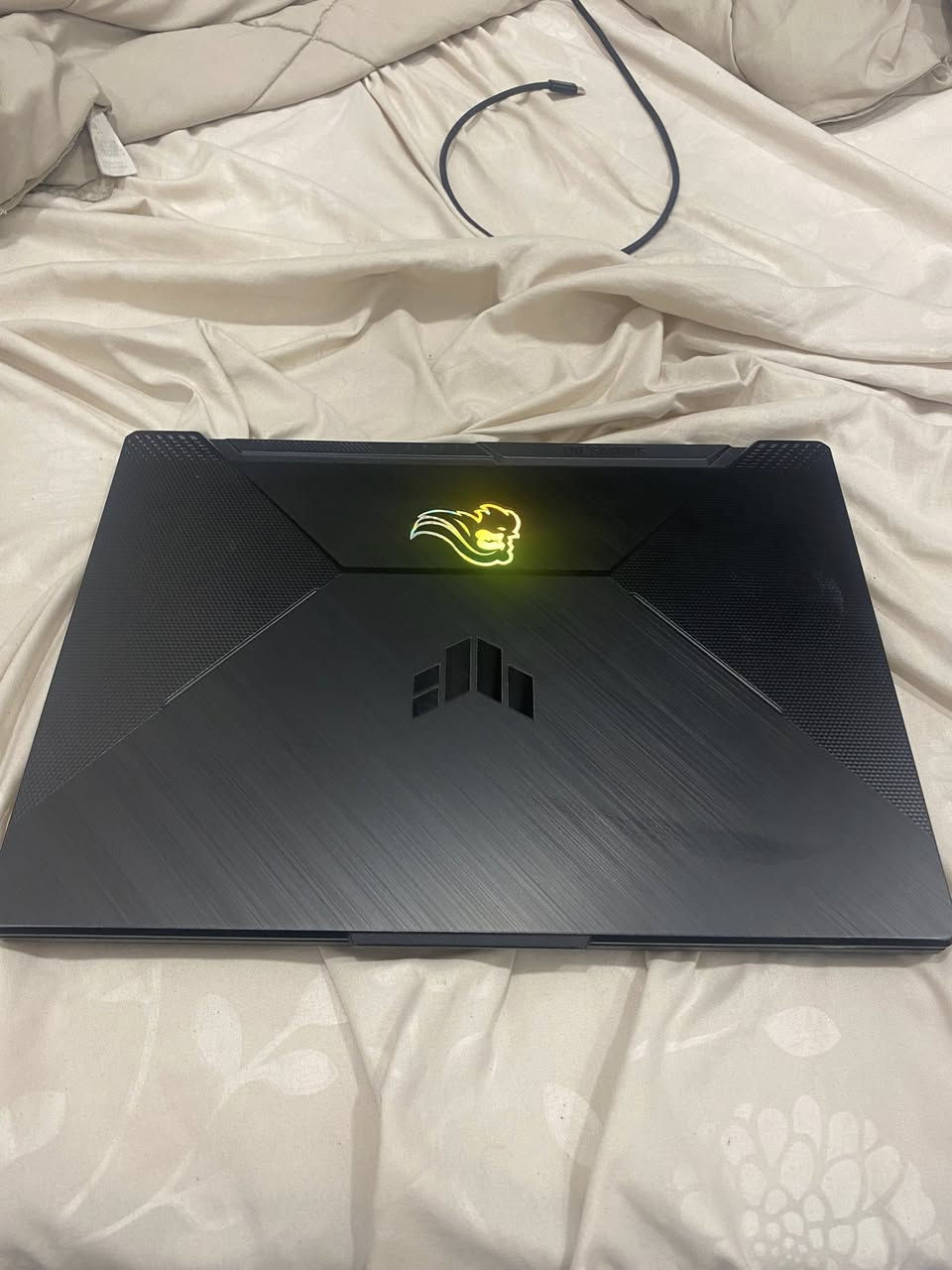 السلام عليكم عندي لابتوب asus tuf a15 وياه كارتونه و شاحنه استعماله اشهر اني طالب ادرس بالخارج و عايفه بالعراق 
كارت الشاشة 3050 4gb
معالج ryzen 5 4600H
رامات ٨ و مزود علهن ٨ 16 ddr4
ذاكرة 500gb
شاشته 144hz 15.6 FHD
اللي عنده استفسار و شراي يطبلي خاص و لحد يكسر بالسعر


**إذا كنت صاحب هذا الإعلان وتريد حذفه لأي سبب، رجاءا أرسل رسالة إلى الدعم الفني**