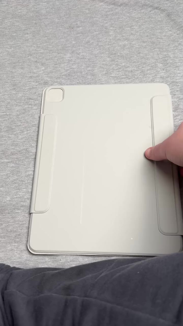 APPLE Pencil USB-C 69الف 

APPLE Magic Keyboard
iPad Pro 13‑inch (M5\M4)
 سعره الرسمي 500 الف 
انا ابيعه ب 249الف

الكفر المغانطيسي 
ب 49الف


**إذا كنت صاحب هذا الإعلان وتريد حذفه لأي سبب، رجاءا أرسل رسالة إلى الدعم الفني**