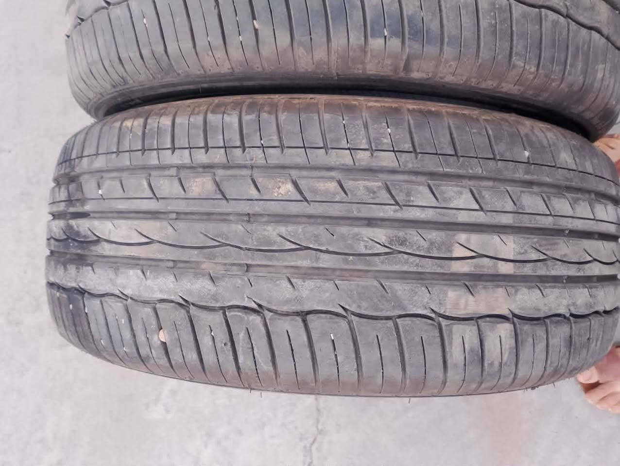 سلام عليكم شباب الله يرزق الجميع
زوج تايرات سوناتا جديد ستخدام 20يوم 
السعر اب 50وبيهن مجال رقم تلفون 📱 ***********
