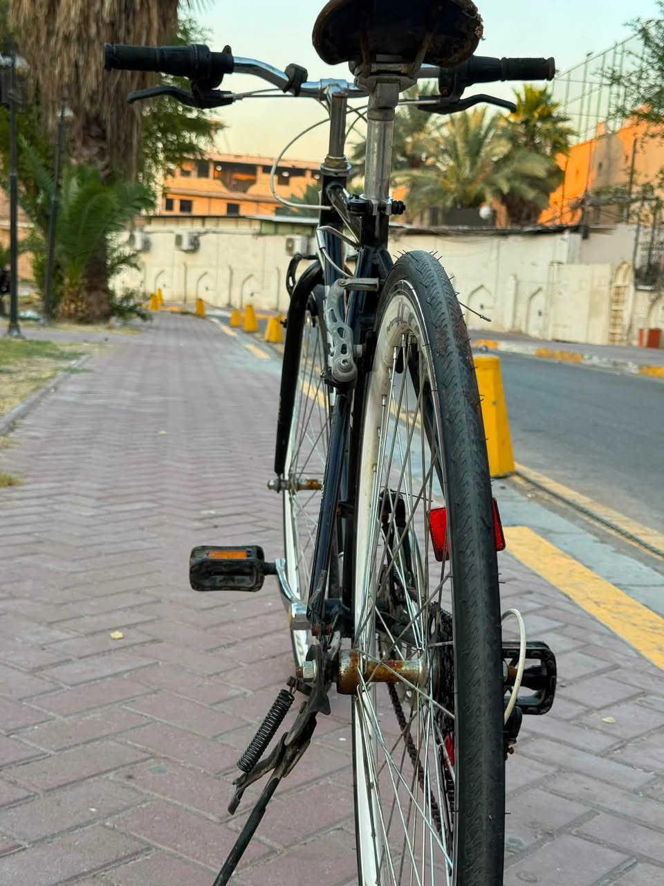 بايك c700من ماركه ICON المعروفه 
البايك كسر حاويه 
حجم البايك ٢٨ ارتفاع الفريم 510 
البايك جاهز منكلشي 
خفيف الوزن 
وياله المنيوم طبقتين 
 كير 3.7 SHMANO
بريكات بلمكان 
وياله موس
مكان بغداد الاعضميه 
سعره 95 وبي مجال 
للستفسار اتفضل خاص او ***********
