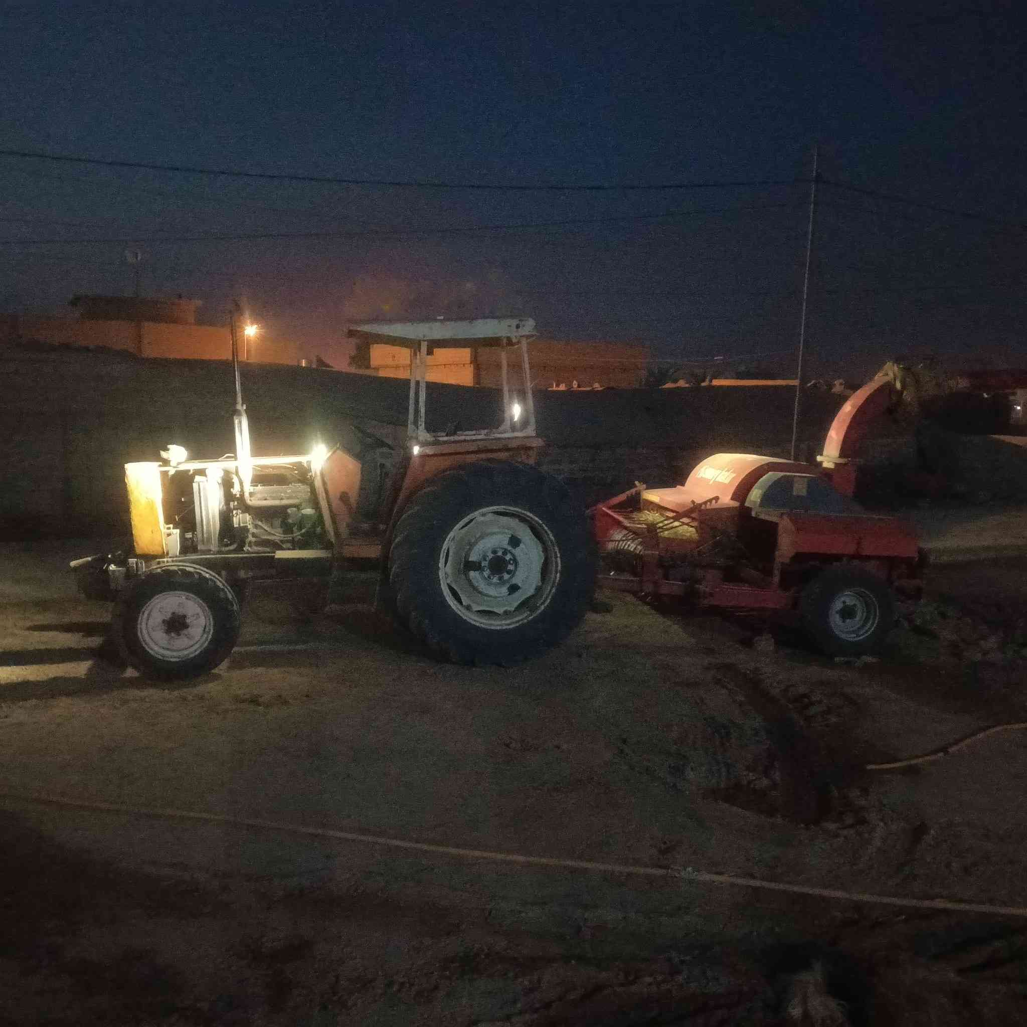 السلام عليكم تركتر فيئات للبيع معا تبانه وعربانه ساري باكور   المكان  كركوك
***********
