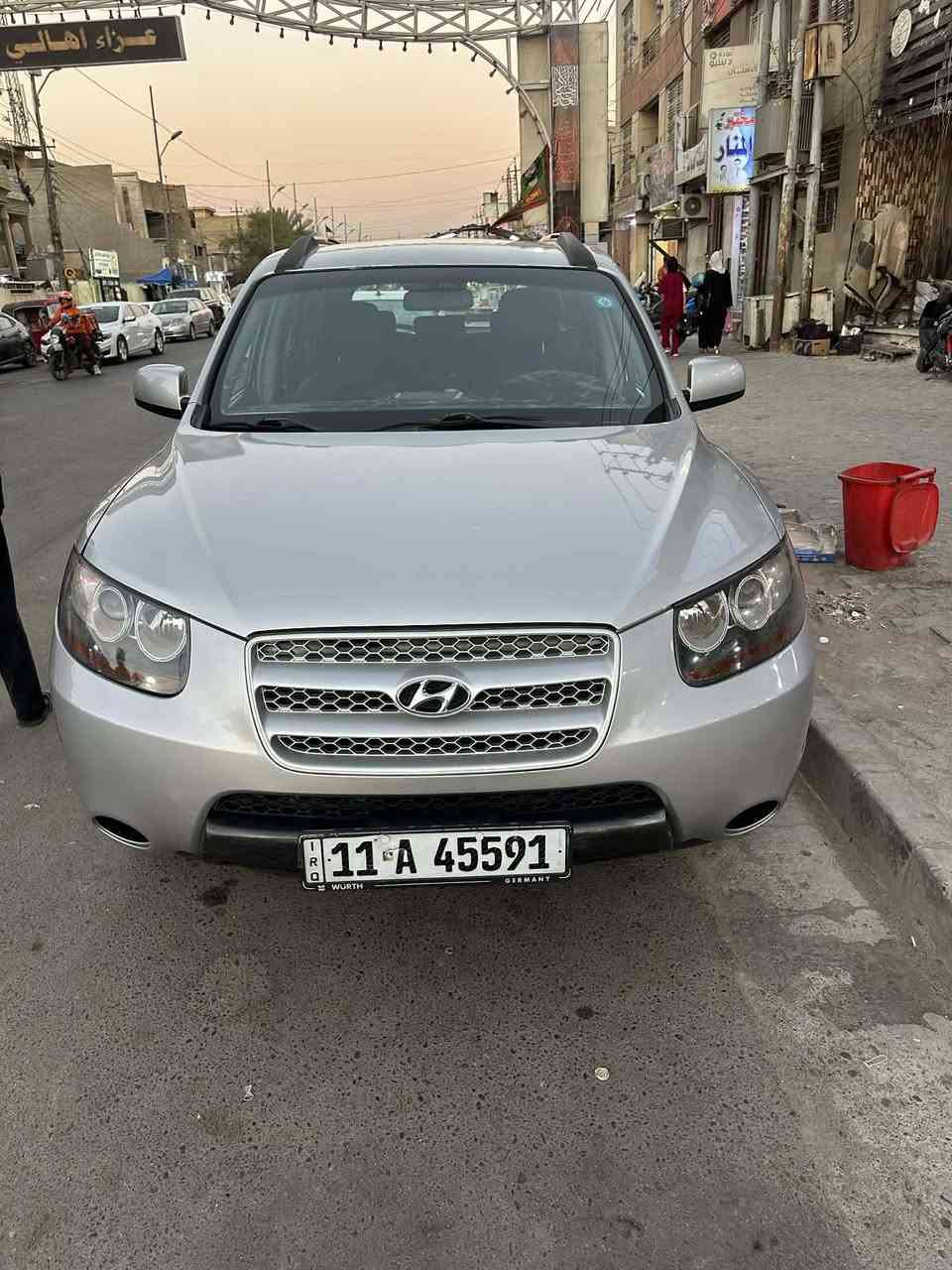 أسلام عليكم
 سنتافيا 2009 وارد أمريكي 
حادثها جاملغ امامي
وبيها كلير إبيع صبغ حزام
سياره صدر امامي خلفي جديد
كلش نضيفه ترايها يخبل وين متريد
اكروز مثبت سرعه
قطعتين تبريد ثلج 
مكينه 6 سلندر 2700 جديده ومكفوله 
رقم بغداد انكليزي سنويه بسمي 
سياره مكانها بغداد 
رقم*********** سعرها 115
