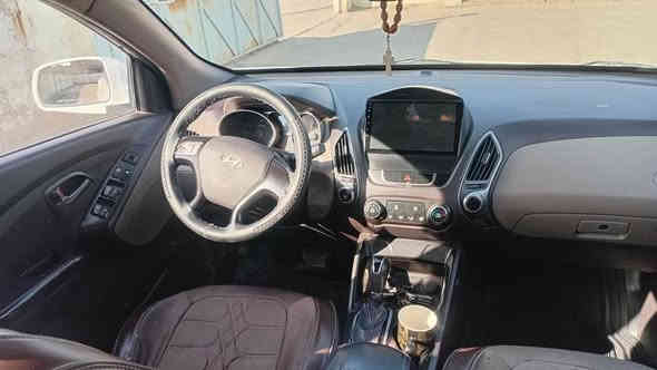 HONDY TUCSON..2014.2.0
هواندي توكسان 
٢٠١٤ 
محرك + كير بشرط ٢٠ دوش 
السياره: بسمي شرط تحويل و الغرامات المرورية 
المواصفات :
شاشه وكامير 
تحكم ستيرن 
كشن جك 
تبريد قطعتين 
 ويل كروم 
اشاره فى مراه 
#السعر : ١٣٥ $ بيها مجال 
#الاتصال: *********** _ ***********
#العنوان: الموصل _ الحمدانية الحمدانية
