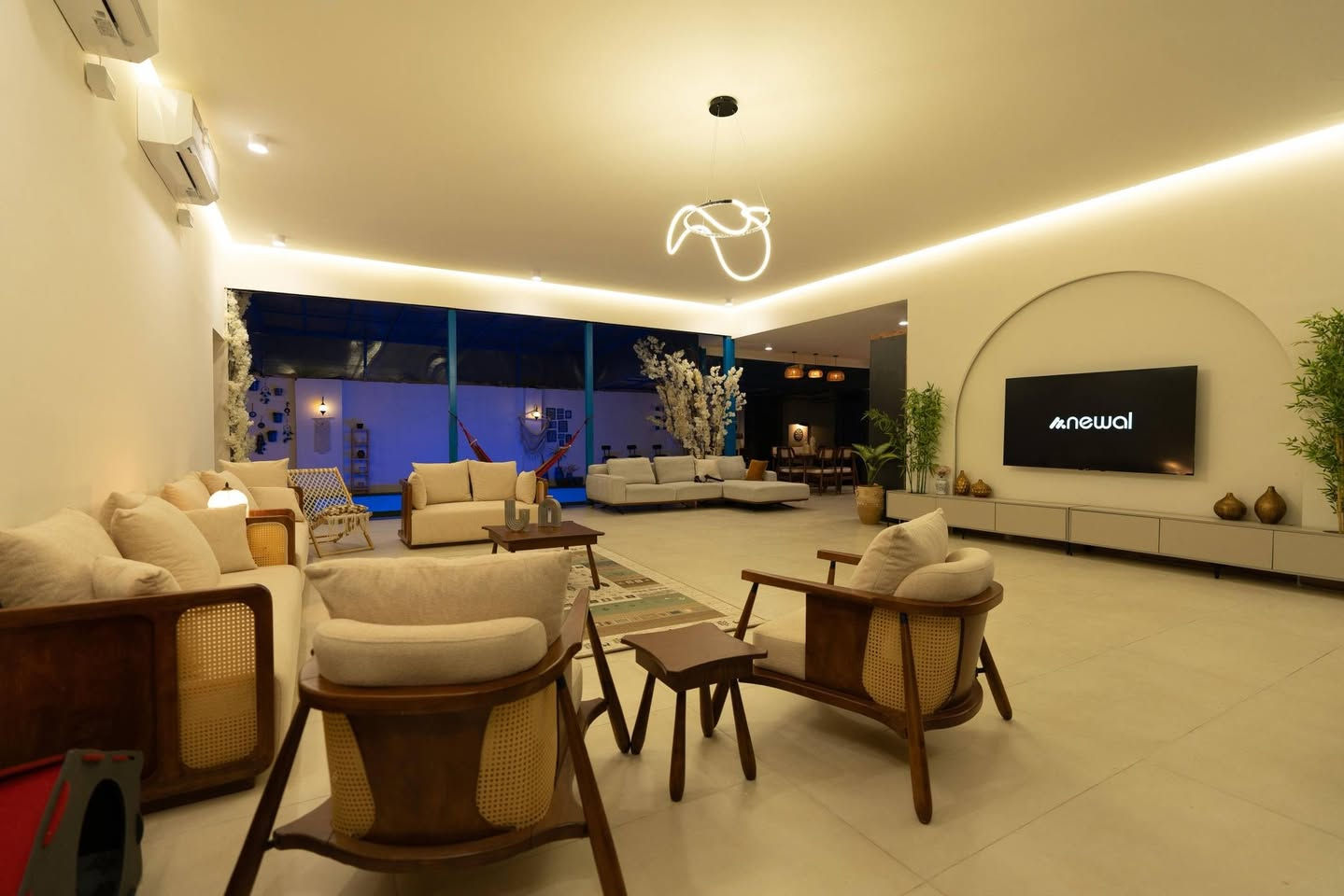 السلام عليكم..مزرعة رقم ٢٢٢ 
للحجز واتساب ***********
منتجع متوفر فيه كافة وسائل الترفيه والراحة 
مسبح داخلي خارجي جلسات العاب متعددة 
مع غرف نوم مؤثثة بالكامل 
مع شركة المصطفى لسياحة المسابح كل شي جميل
موثق بتطبيق اجرلي
