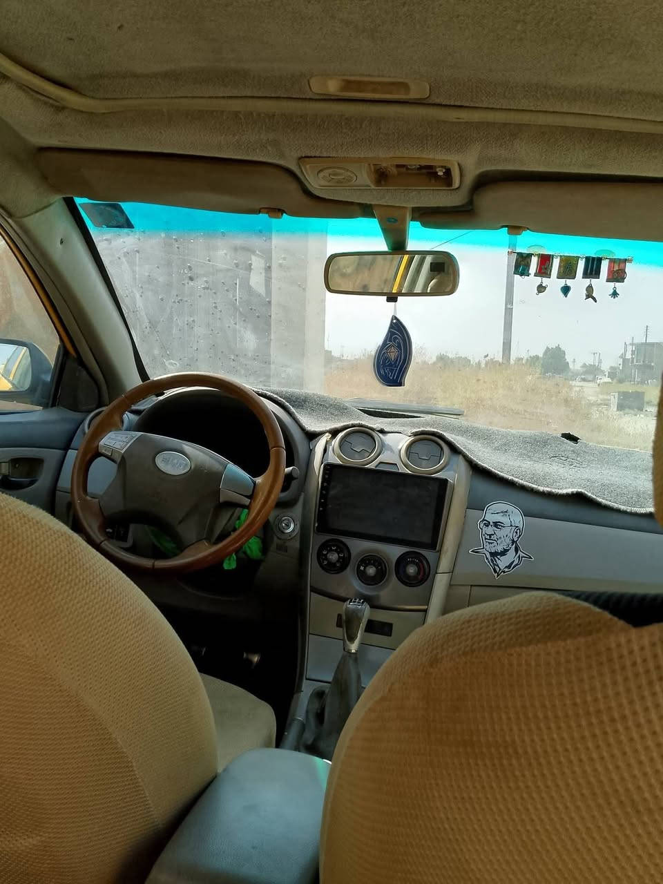 بي واي دي جي 3 كير عادي مكينه هونداي مصبوغة عام اثر جراد بيها ضربه بل بنيد والجاملغ الخلفي مضروب مصلحات بيها فطور بل جامه الاماميه وبيها نقص مرايه جانبيه البصف السائق سنويه جديده رقم انكليزي سياره خير من الله تبريد شغال الياخذها مال شغل السعر 40وبيها مجال للشراي 
التوصل ***********
