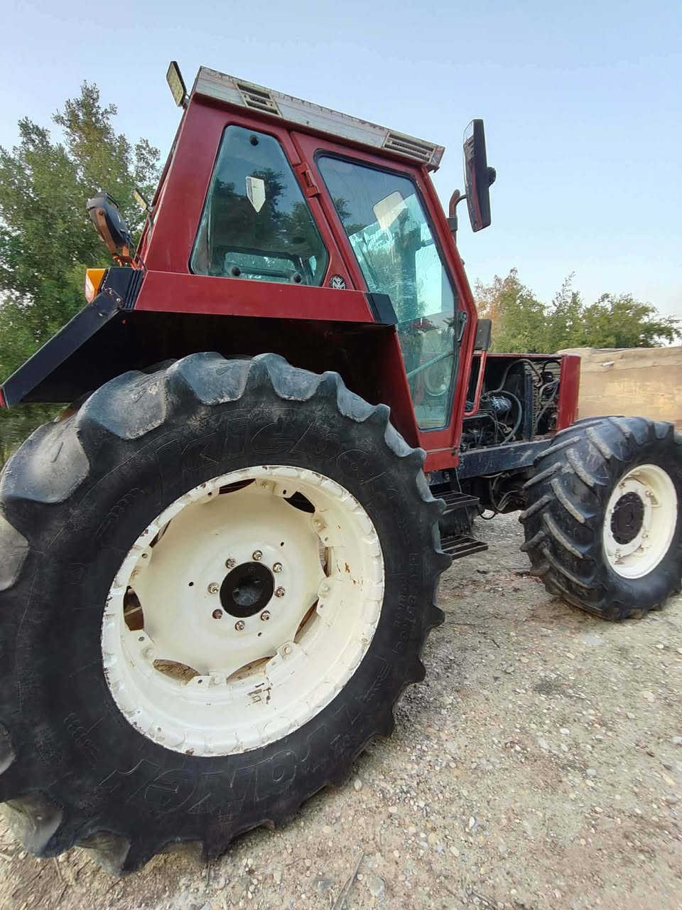 اسلام عليكم ورحمه الله فيات ١٣٠ البيع مكينه جاهزه الشغل مانقصه اي شي مكانه واسط رقم  واسط السعر ***********
