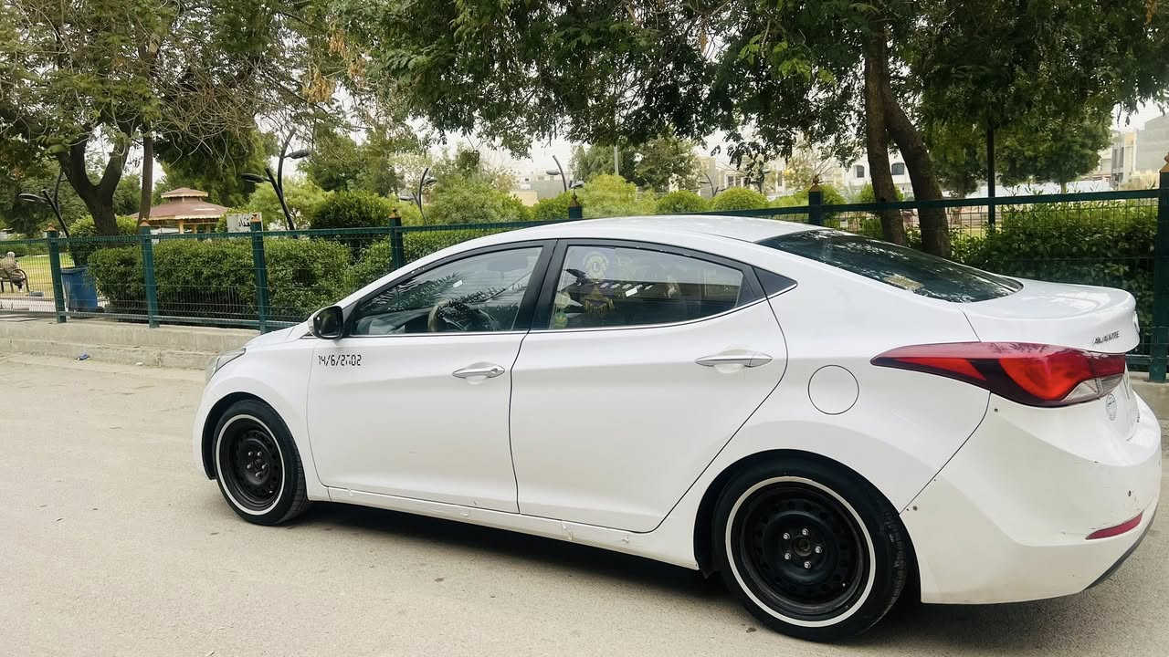 السلام عليكم افانتي موديل 2015 مكفوله كفاله عامه من البارد والصبغ مكان بغداد الدوره المهديه الثانيه 
موصفاته  تفدفه بل كشن وبل ستيرن كامره خلفيه واماميه  تبريد قطعتين  شاشه صغيره يدات نيكل  نضام ايكو  وبيه منضومه غاز السياره خير من الله  الشراي يتصل ***********
